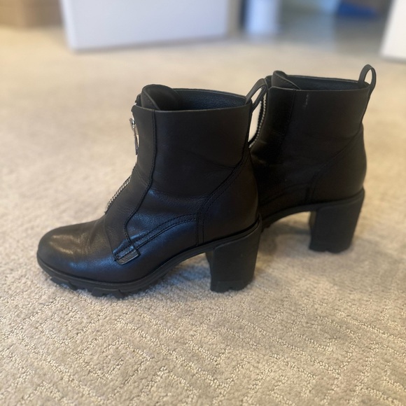 Rag and Bone Shiloh Black Zipper Ankle Boots - Picture 2 of 6